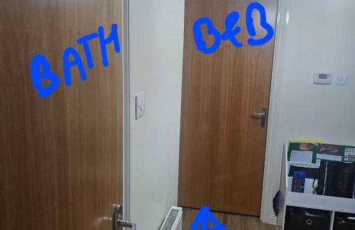 Edinburgh city centre one private bedroom in shared apartment with private bathroom with free car parking - Foto 6
