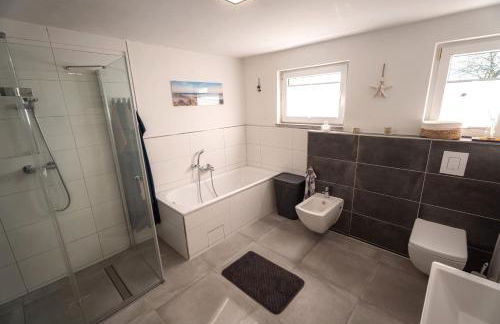 Wohlfühloase - Moderne Ferienwohnung mit großem eingezäuntem Garten in Alleinlage an Feld & Wald, Natur pur trifft auf Komfort, Wellness und gute Erholung - Foto 27