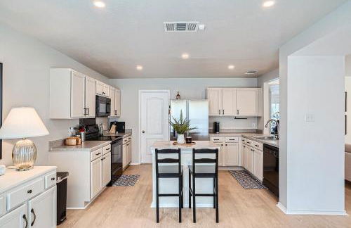 Bright & Luxury Entire House in Peaceful Neighborhood - Foto 7