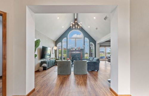 Golf-Side Luxe Escape Sleeps 13 Hot Tub & Theater - Foto 10