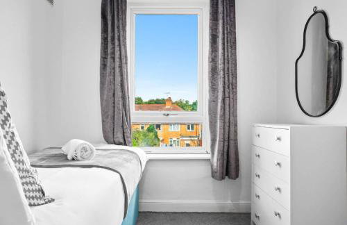 Stylish 3 Bed House - Garden - Parking - Netflix 181TA - Photo 16