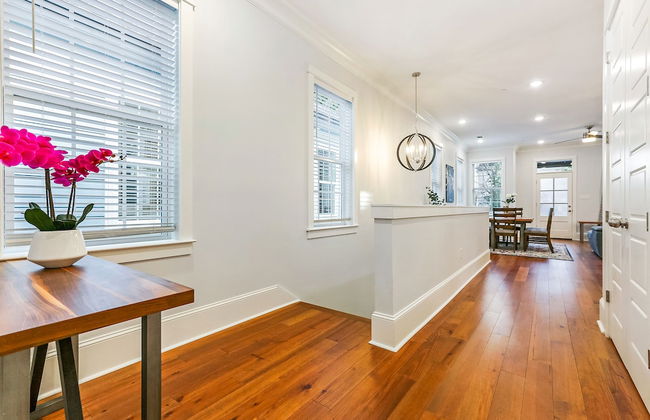 Spacious 5 BR Retreat with Pool - Near It All - Foto 35