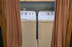 Escape to Villa Serena family & pet-friendly mountain retreat - hidden speakeasy, fire pit - Foto 65