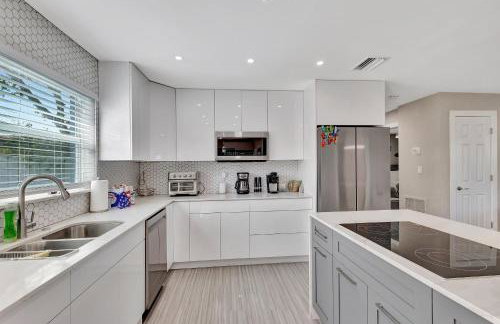 Sunshine Villa - with Private Pool - Foto 5