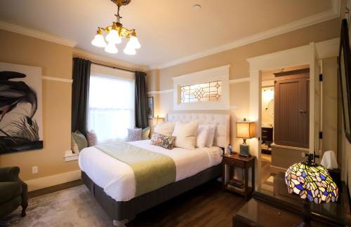 RedTail Inn - 3 Suites Sleeps up to 12 - Foto 15