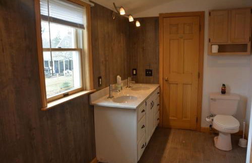 A charm Cape house centrally located close to everything that Cape code offers - Foto 27