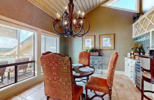 Refined Panoramic Paradise on Lake Travis with Boat Launch and Tesla Charger - Foto 9