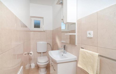 Five-Bedroom Holiday Home In Donji Humag - Photo 40