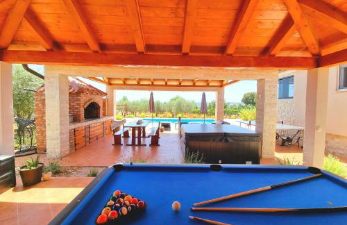 Villa Lorema-pet friendly on 5000 sqm garden,pool, jacuzzi, billiard&PS5 - Foto 12