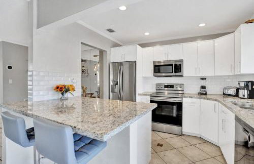 New! Waterfront Heated Pool & Jacuzzi 2 mi to Beach - Fishing Pier Relaxing SPA & Hammock - Photo 23