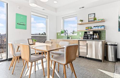 Cozy 2BR Retreat near Downtown - Foto 17