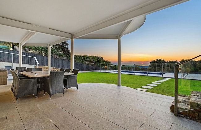 Clifftop Family Retreat With Views Pool - Foto 40