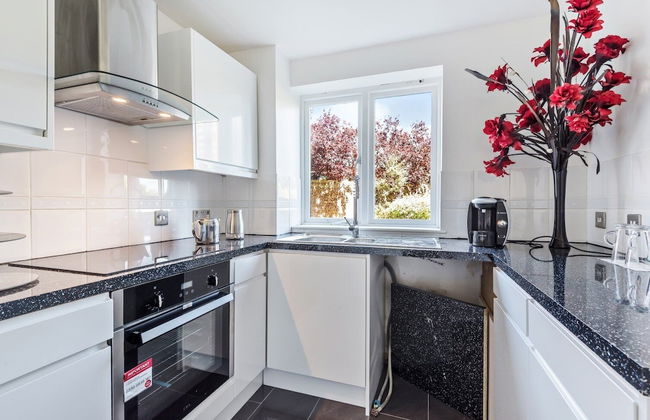 2 Bed Flat, Dedicated Workspace, Parking, 4KTV - Photo 9