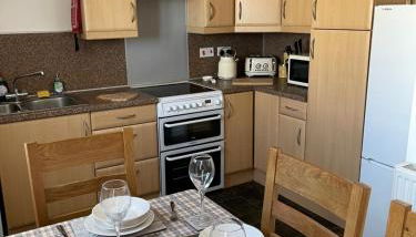 Lovely, Sleeps 6, 2 baths, Riverside Views, Parking, GY - Foto 3