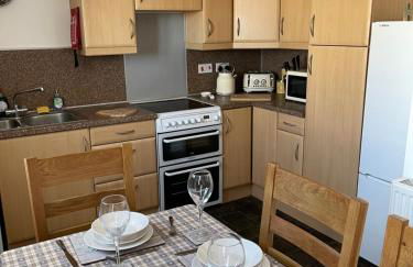 Lovely, Sleeps 6, 2 baths, Riverside Views, Parking, GY - Foto 3
