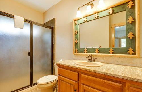 Indoor Entertainment Forested Sunriver Retreat! - Foto 24