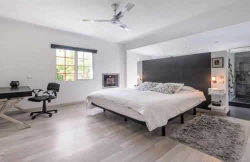 Stylish Ibiza Villa Near Beaches Private Pool & Lush Garden - Foto 10