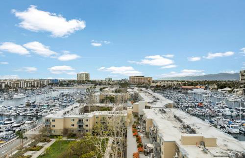 Serenity Over the Sails - A 2-Bedroom Escape w Stunning Marina Views - Foto 34