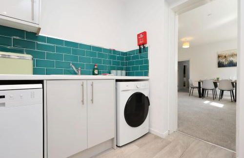 Modern 3 Bed - M4 ACCESS - Wi-Fi - Photo 53