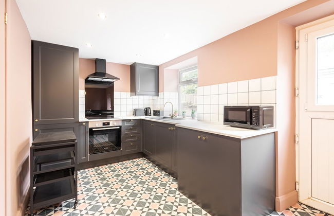 Host Stay Bankfoot Cottage - Photo 2