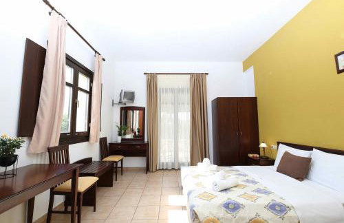 Palirria Hotel & Studios - Photo 11