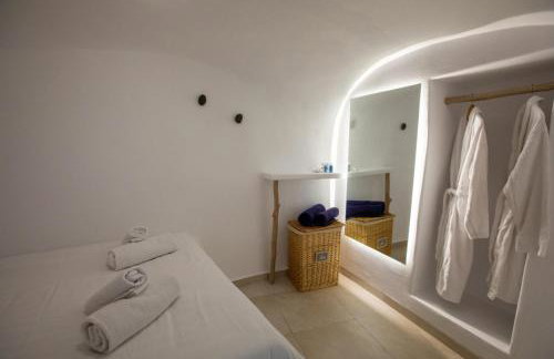 Sunset View Villa Santorini - with Outdoor Jacuzzi - Photo 18