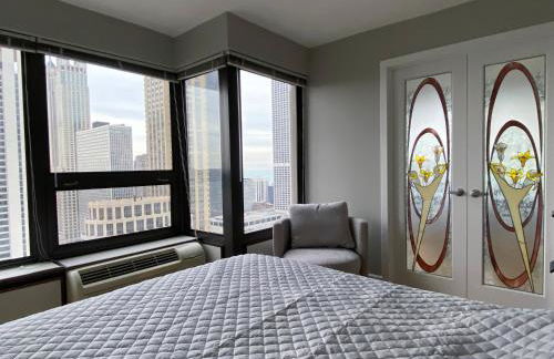 River North Magnificent Mile Condo, Lake and City Views, 43rd Floor Corner, Parking Included! - Foto 28