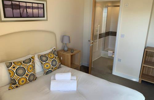 iSTAY APARTMENTS at VIZION - Fully Equipped Modern Serviced Apartments with Balconies, Superfast Broadband, Free Allocated Parking Space, 24h Security, Rooftop Gardens, Located in Central MK - Photo 32