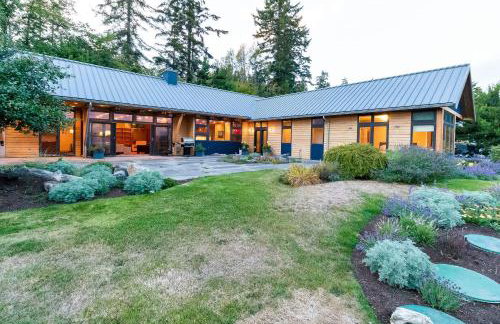 Fidalgo Island Waterfront Stunner - Photo 34