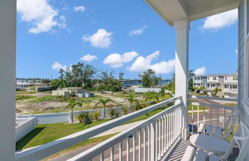 Bayview Pointe - Luxury home with heated pool! Near Anna Maria isle! - Photo 29