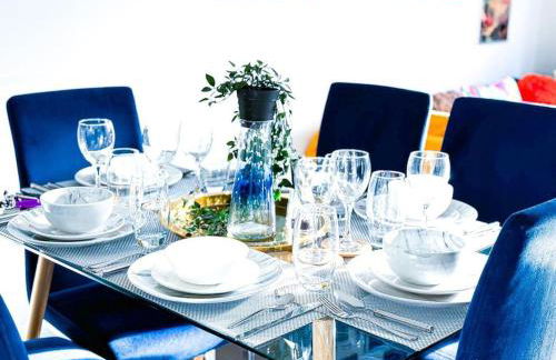 City Centre 3 Bedroom House Sleep upto 9 Guests with Garden and Parking - Foto 21