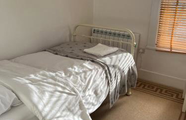 Large central 3 bedroom apartment superking 5 guests - free parking - Photo 3