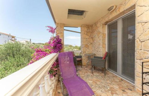 3 Bedroom Cozy Apartment In Ugrinic - Foto 13