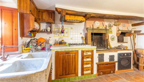 Awesome Home In Villa Di Piteccio - Foto 5