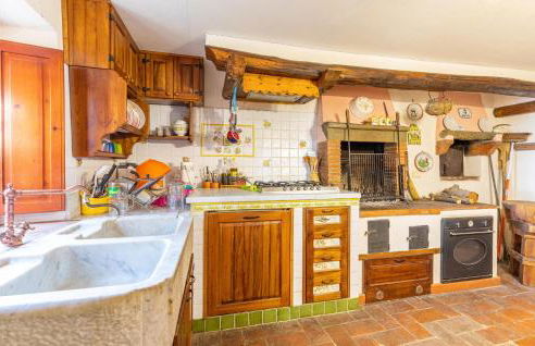 Awesome Home In Villa Di Piteccio - Foto 5