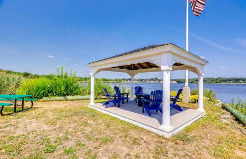 Walk to Pawcatuck River Family-Friendly Home! - Foto 33