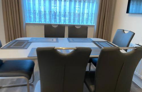 MODERN 4 BEDROOM HOUSE WITH GARDEN & PARKING - Foto 55