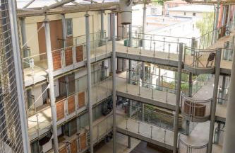 Apartment with Cityscape Views & Private Parking - Foto 23