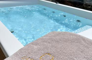 L A Boutique Suites with Private Hot Tub - Photo 55