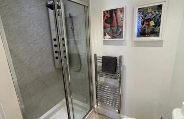 Bright 2 bedroom apartment near the meadows - Foto 15