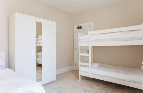 111 By Mayfair - Luxurious 12 Bedroom House, Portrush - Foto 27