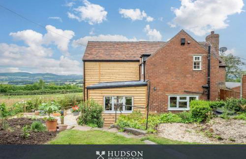 Modern Snitton Cottage & Gardens - Photo 18