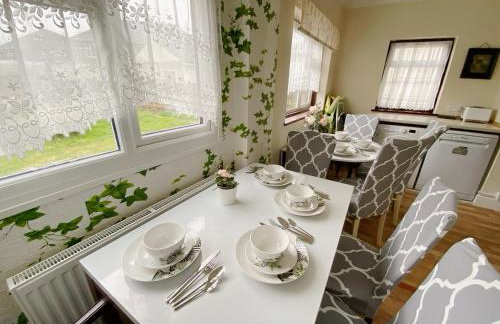 Barking London House sleeps 12 - parking - train tube - airport - Foto 38