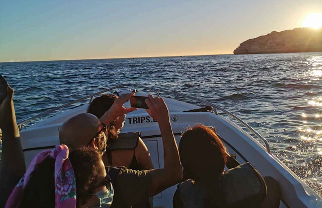 Paseo en barco por las cuevas de Benagil al atardecer - Foto 8