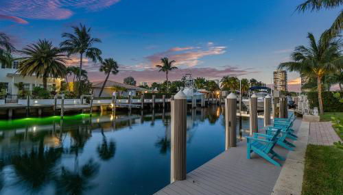 Seven Palms Waterfront- Private Dock, Heated Pool & Lanai -Walk to beach! by Maven Vacation Rentals - Foto 4