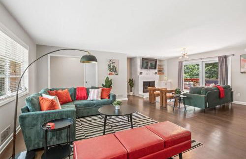 Large House Near Truist Field 15 mins to ATL and Six Flags - Foto 1