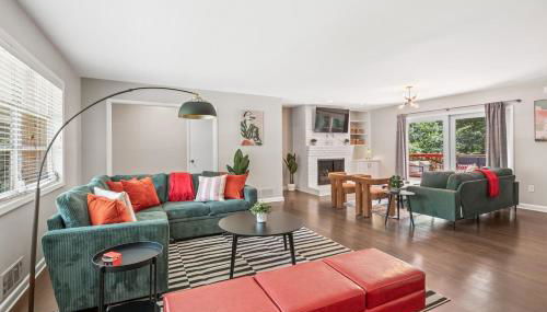 Large House Near Truist Field 15 mins to ATL and Six Flags - Foto 1