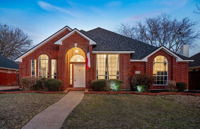 Stylish One Level Home Ping Pong Foosball Yard - Foto 13