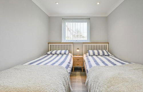 2 Bed Villa Sleeps 4 - Wifi, Garden, Sea Views - Foto 64