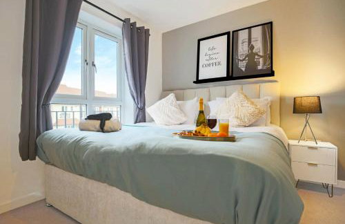 Middleton House with Free Parking, Fast-Wifi, SmartTV and Garden by Yoko Property - Photo 13